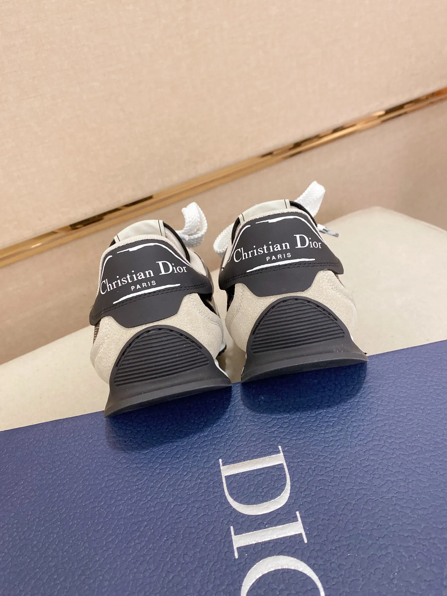 Men's shoes💰: 500💰Couple style💏 [Dior·Dior] New casual sports style men's shoes, new spring and summer design, perfect workmanship, lace-up lazy style to create wardrobe quality, upper: imported first-layer cowhide, mesh breathable lining soft and comfortable, ultra-light TPU wear-resistant outsole, simple, versatile fashion men's shoes, excellent color code number 35--44. (45,46 customized items are not returnable or exchangeable)